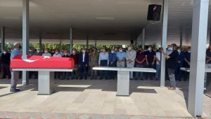 Vefat eden Arar için askeri tören