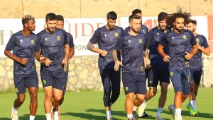 Yeni transfer Walter Bwalya ilk antrenmanına çıktı