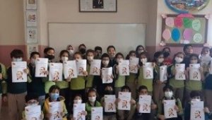 Minikler Cumhuriyetin ilan edileceğini bildiren gazete çıkardı