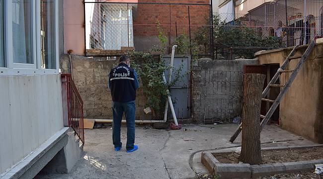 Öz oğlunu turşu kavanozu ile ağır yaraladı