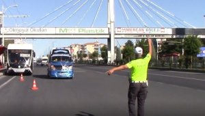 Polisten kurallara uymayan 323 araç sürücüne ceza