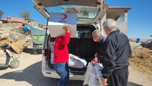 Yangında evi küle dönen aileye Kızılay şefkati