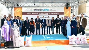 Yeşilyurt'ta arpa ve buğday dağıtım programı düzenledi