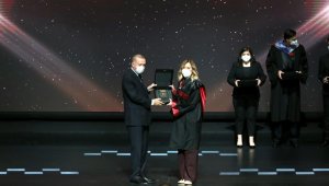 "Yılın Doktora Tezi" Ödülü alan araştırmacılara Rektör Kızılay'dan tebrik