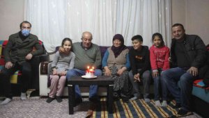 45'inci evlilik yıldönümünü kutlayan çift, kadın cinayetlerine dikkat çekti