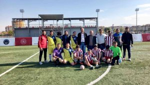 Görme engelli futbolcuların azmi göz dolduruyor