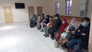 Malatya otogarında 14 kaçak göçmen yakalandı.