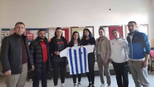 Necatibey Ortaokulu Kız Hentbol Takımı kadrosunu güçlendiriyor