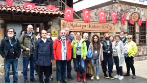 Turist rehberleri Malatya'nın tarihi mekanlarını gezdi
