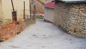 Arapgir'de kilit taş çalışmaları sürüyor