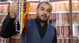 Babadan miras kalan tespih koleksiyonuna gözü gibi bakıyor