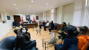 Başarılı voleybolculara hediye