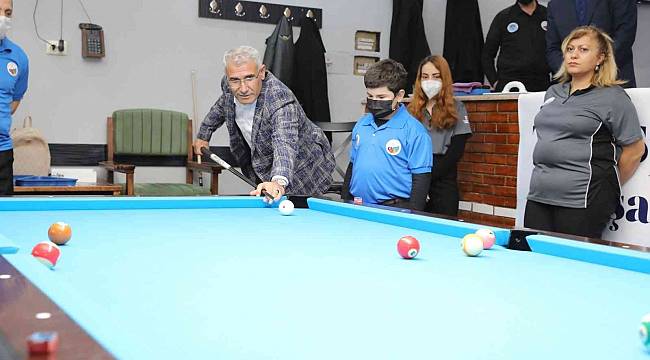 Bilardo şampiyonasının açılışını Başkan Güder gerçekleştirdi