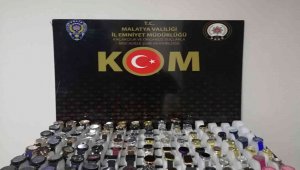 Gümrük kaçağı kol saatleri ile yakalanan şahıs sınır dışı edildi