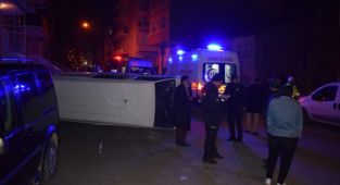 Hafif ticari araçla çarpışan minibüs devrildi: 5 yaralı