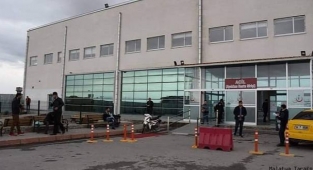 Malatya'da Bıçaklı Saldırgan 2 Kişiyi Yaraladı