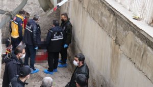 Malatya'da apartman boşluğunda ceset bulundu