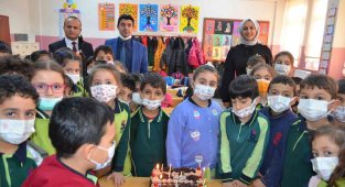 Minik öğrencilerden anlamlı davranış