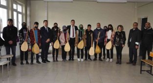 Öğrencilerden İl Müdürü Kanbay'a sazlı karşılama