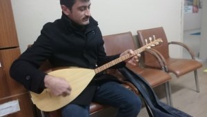 Öğretmenin saz hayali Türkü diyarı Arguvan'da gerçek oluyor