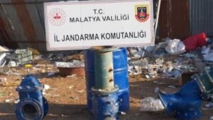 Resmi kurumlara dadanan hırsızlar kameralardan kaçamadı