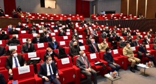 Vali Baruş Arapgir'de Muhtarlarla Toplantı Düzenledi