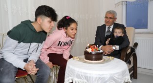 Başkan Güder'den Yetim Kardeşlere Doğum Günü Sürprizi