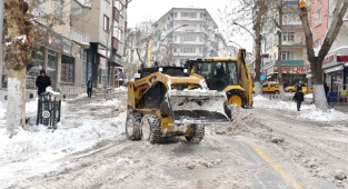 Büyükşehir Belediyesinin Kar Mesaisi Devam Ediyor