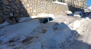 Darende'de kar araç boyunu aştı