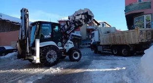 Doğanşehir Belediyesi karla mücadeleye devam ediyor