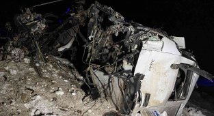 Freni patlayan vinç yüklü tır devrildi: 1 ölü