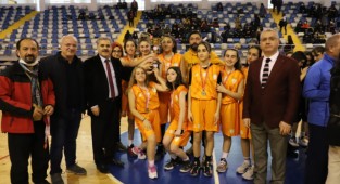 Malatya'da Okullar Arası Gençler Basketbol Müsabakaları Sona Erdi