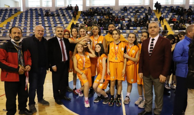Malatya'da Okullar Arası Gençler Basketbol Müsabakaları Sona Erdi