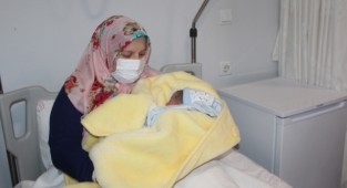 Malatya'da yeni yılın ilk bebeği 'Furkan'