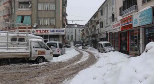 Malatya'da yoğun kar yağışı sürüyor