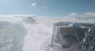 Malatya'da karlı yoları açma çalışmaları sürüyor