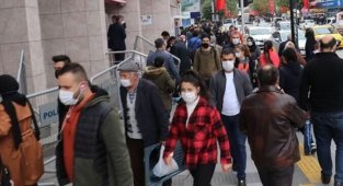 Malatya'da maske ve sosyal mesafe tedbirlerine devam ediliyor