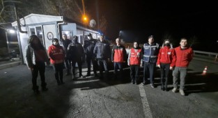 Türk kızılay'ı yeni yılda polisleri unutmadı