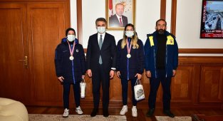 Türkiye Şampiyonu Boksörlere hediye