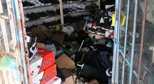 Ayakkabı hırsızları polisten kaçamadı