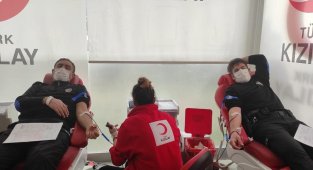 Covid-19'da kan stokları azaldı polisler kan bağışı yaptı