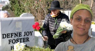 Defne Joy Foster'ın mezar başı 11'inci ölüm yıl dönümünde boş kaldı