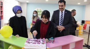 En çok kitap okuyan öğrenciye doğum günü sürprizi