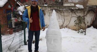 Engelli eğitmen yağan karı sanata dönüştürdü