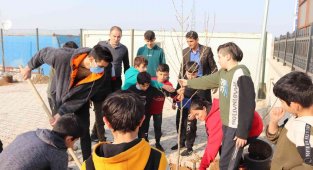 Gençlerden yeşillendirmeye katkı