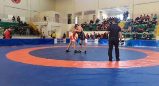 Güreş Grup Şampiyonası çekişmeli başladı