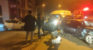 İki otomobil çarpıştı: 1 yaralı