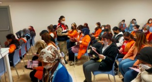 Kadın işçilerine kadın dokunuş