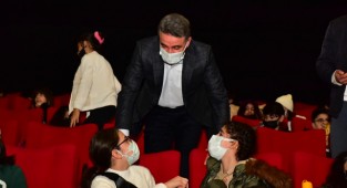 Vali Baruş Öğrencilerle “1071 Malazgirt” filmini izledi