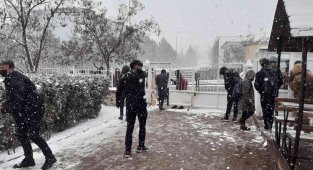 Arguvan'da gençlerin kar sevinci